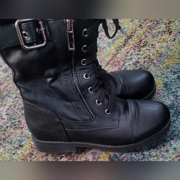 Women's black size 7 Combat boots - Picture 3 of 7